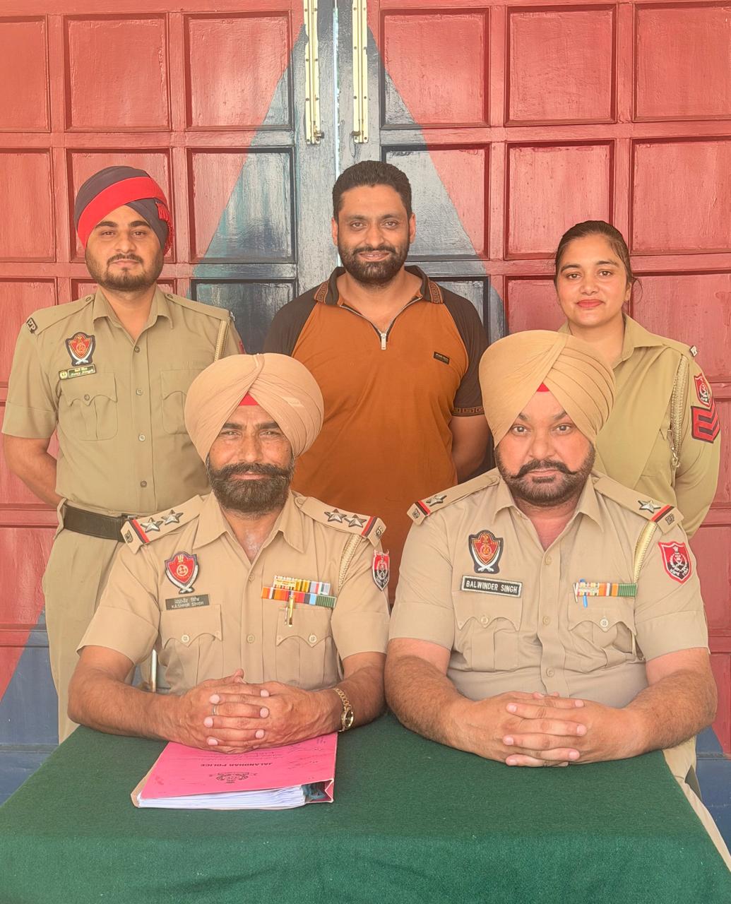 ਜਲੰਧਰ ਦਿਹਾਤੀ ਪੁਲਿਸ ਦੀ ਵੱਡੀ ਕਾਰਵਾਈ: 90 ਕਿਲੋ ਭੁੱਕੀ ਤੇ 100 ਗ੍ਰਾਮ ਹੈਰੋਇਨ ਸਮੇਤ 3 ਤਸਕਰ ਕਾਬੂ, ਦੋ ਲਗਜ਼ਰੀ ਗੱਡੀਆਂ ਵੀ ਜ਼ਬਤ।